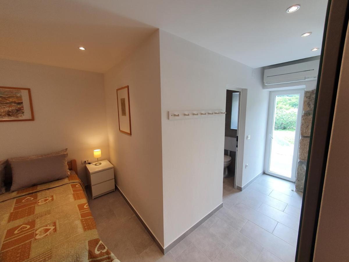 Relax House Rosemary Apartment Draga Bascanska Luaran gambar